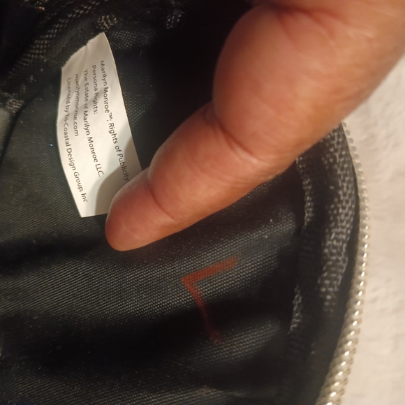 Marilyn Monroe Pink Glitter Cosmetic Bag - Picture 5 of 6